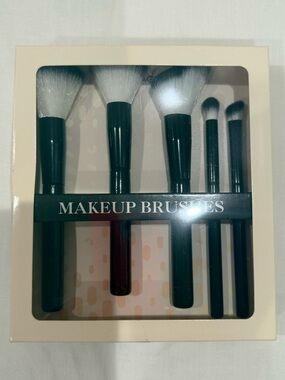 New in box Visage Black and White 5-Piece Makeup Brush Set with Ivory Tips